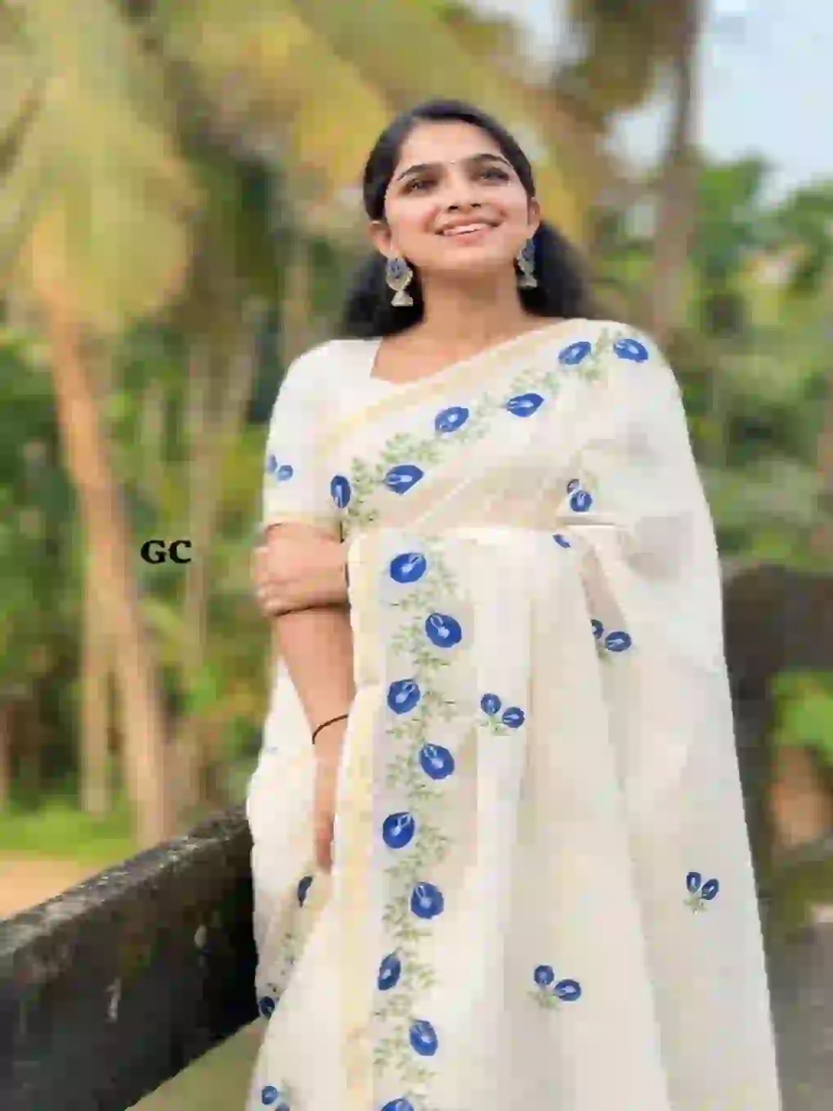 optimized_1200x1600_white_saree SHANGUPUSHPAM - Image 1